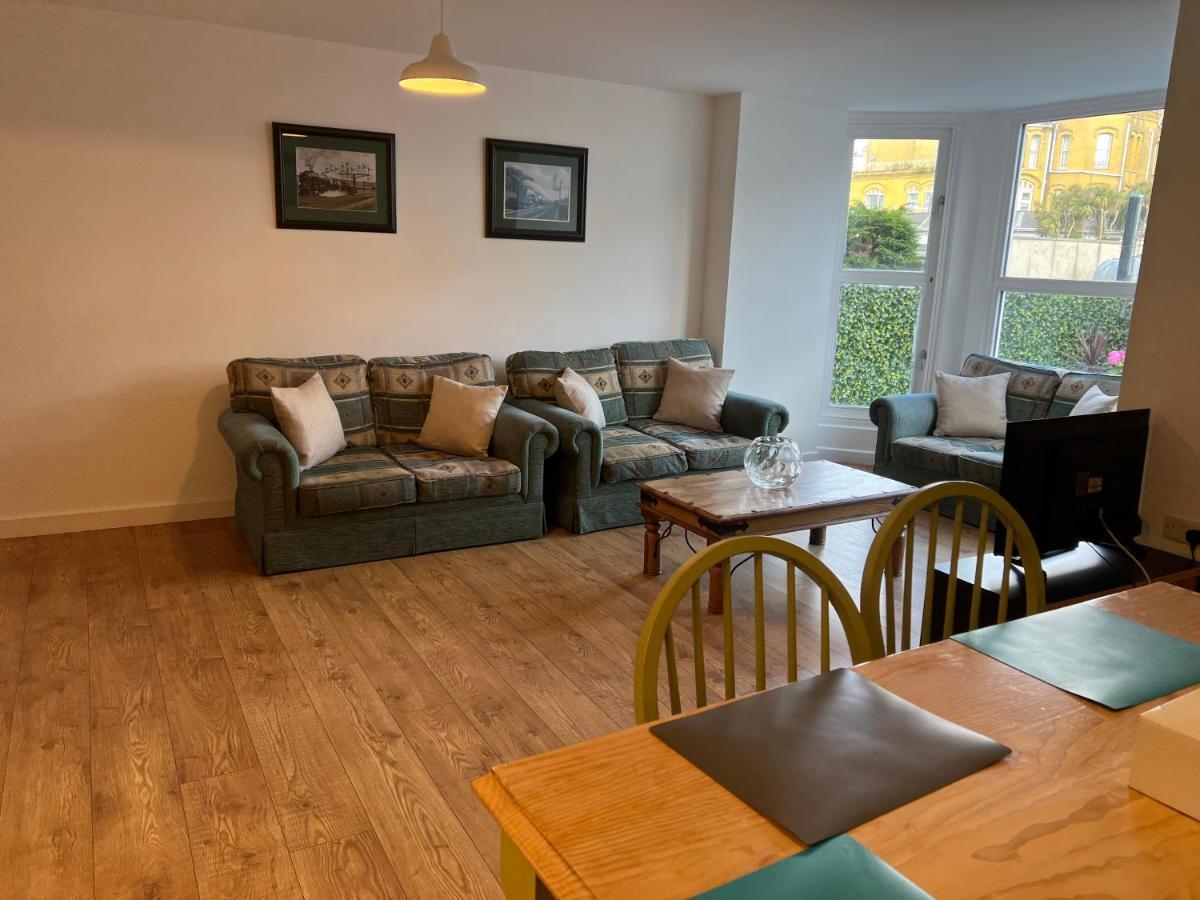 Beautiful Apartment,No 1, With Parking Ilfracombe Bagian luar foto