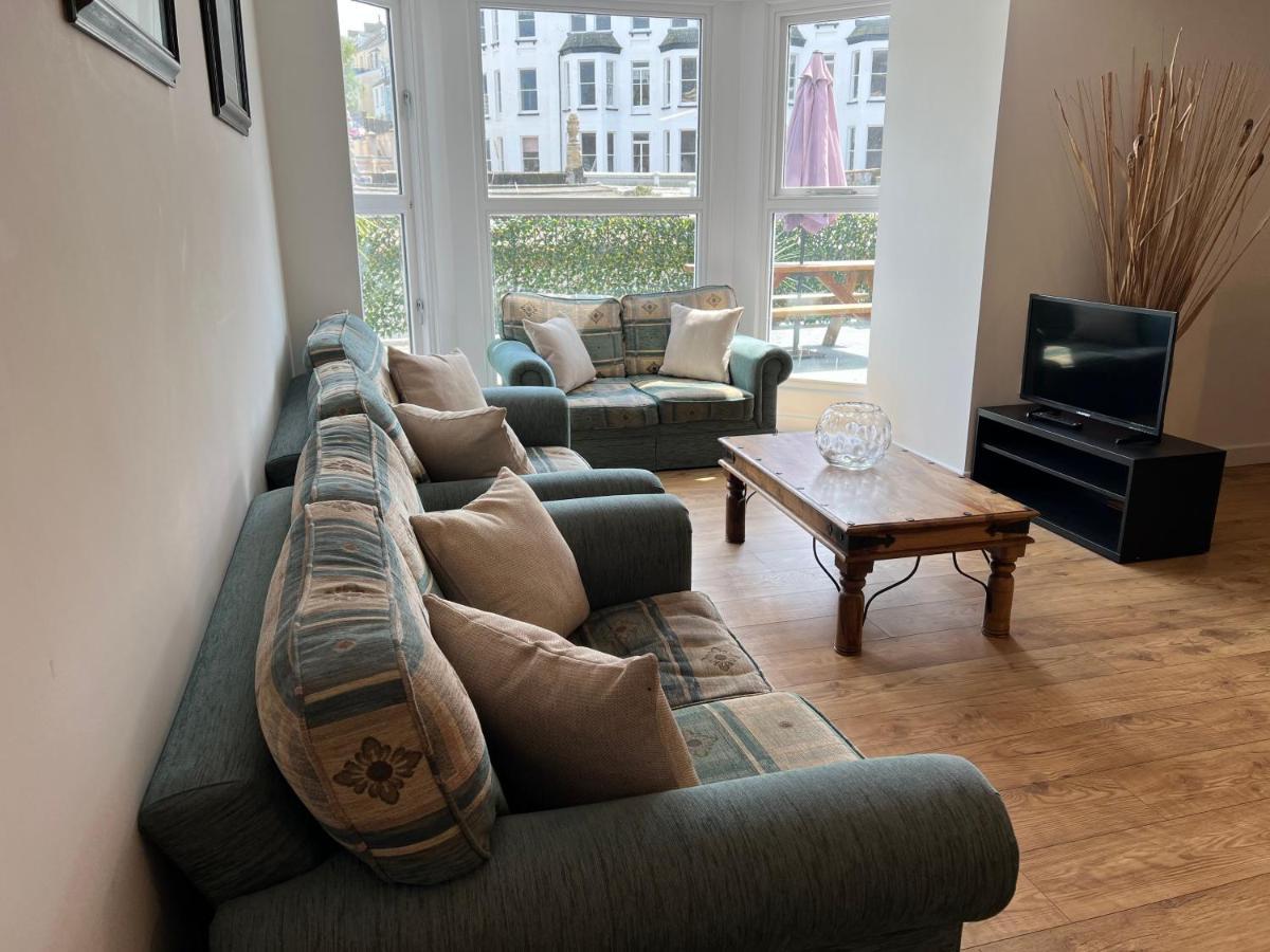 Beautiful Apartment,No 1, With Parking Ilfracombe Bagian luar foto
