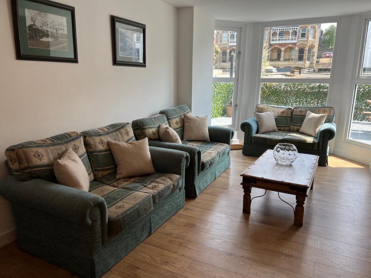 Beautiful Apartment,No 1, With Parking Ilfracombe Bagian luar foto