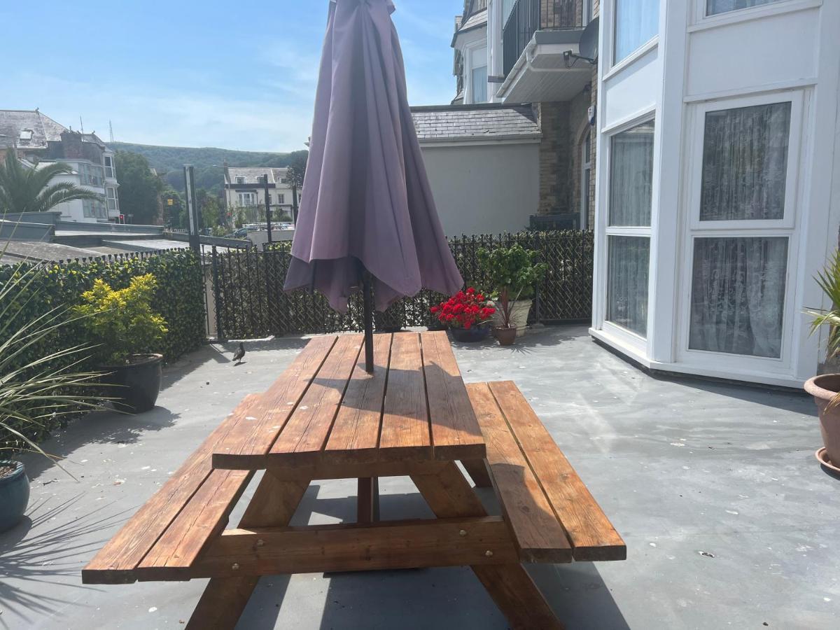 Beautiful Apartment,No 1, With Parking Ilfracombe Bagian luar foto