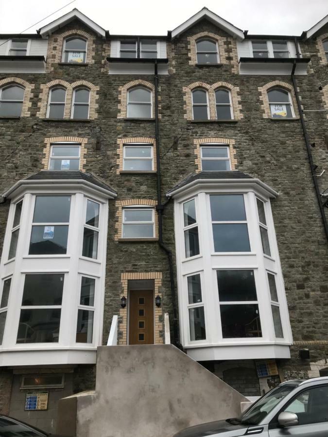 Beautiful Apartment,No 1, With Parking Ilfracombe Bagian luar foto