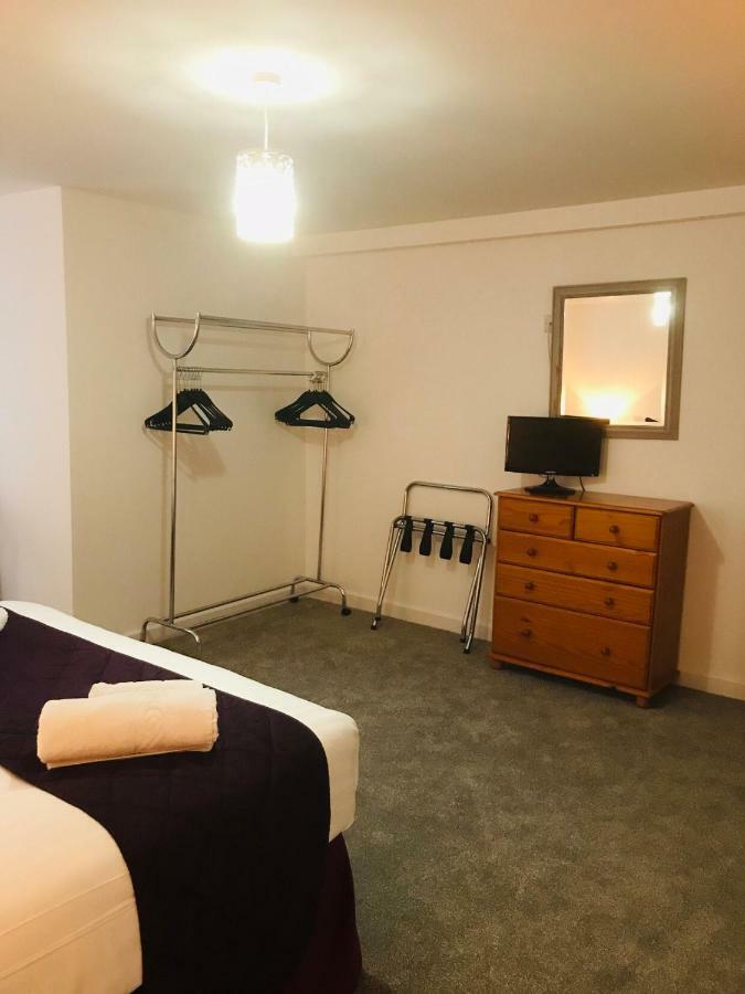 Beautiful Apartment,No 1, With Parking Ilfracombe Bagian luar foto
