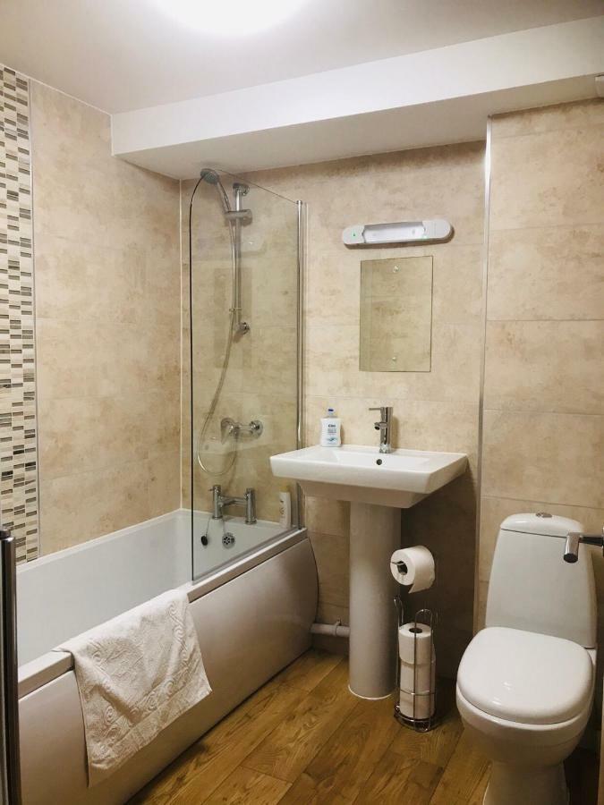 Beautiful Apartment,No 1, With Parking Ilfracombe Bagian luar foto