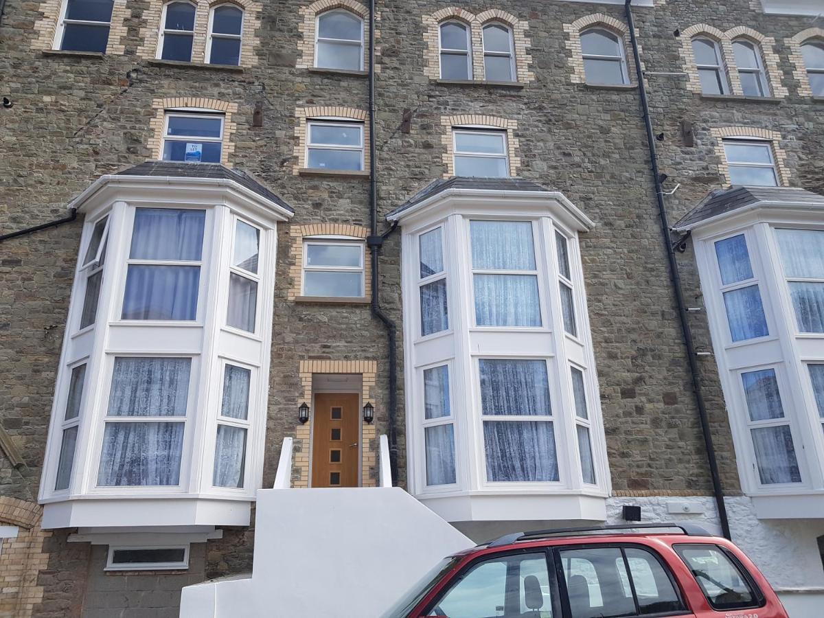 Beautiful Apartment,No 1, With Parking Ilfracombe Bagian luar foto